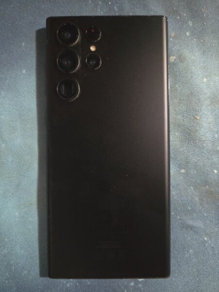 Vand Samsung Galaxy S22 Ultra 5G.