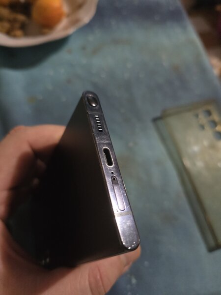Vand Samsung Galaxy S22 Ultra 5G.