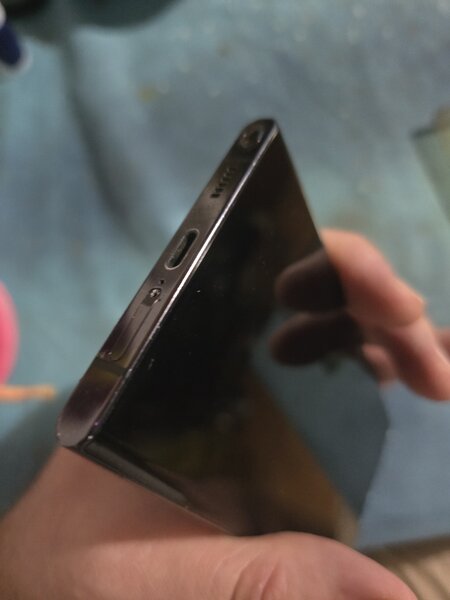Vand Samsung Galaxy S22 Ultra 5G.