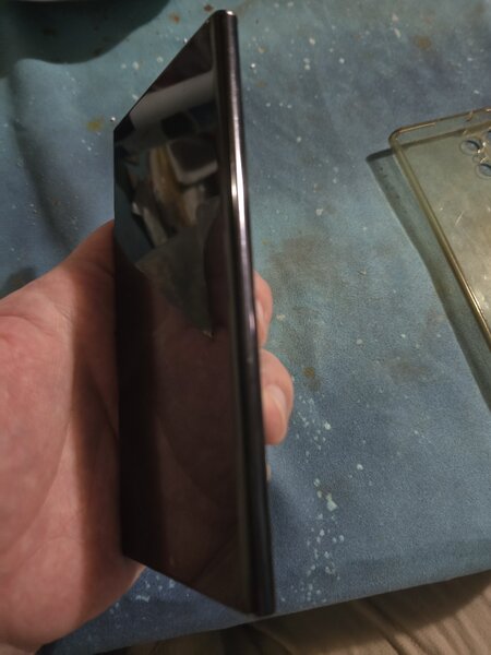Vand Samsung Galaxy S22 Ultra 5G.